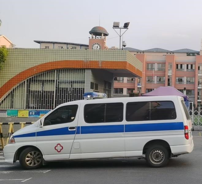 尚义救护车出租护送骨折病人一公里多少钱